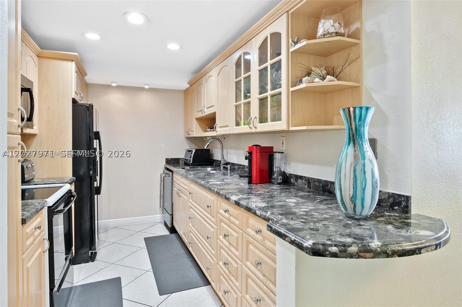 THE CARRIAGE HOUSE CONDO - Residential Lease