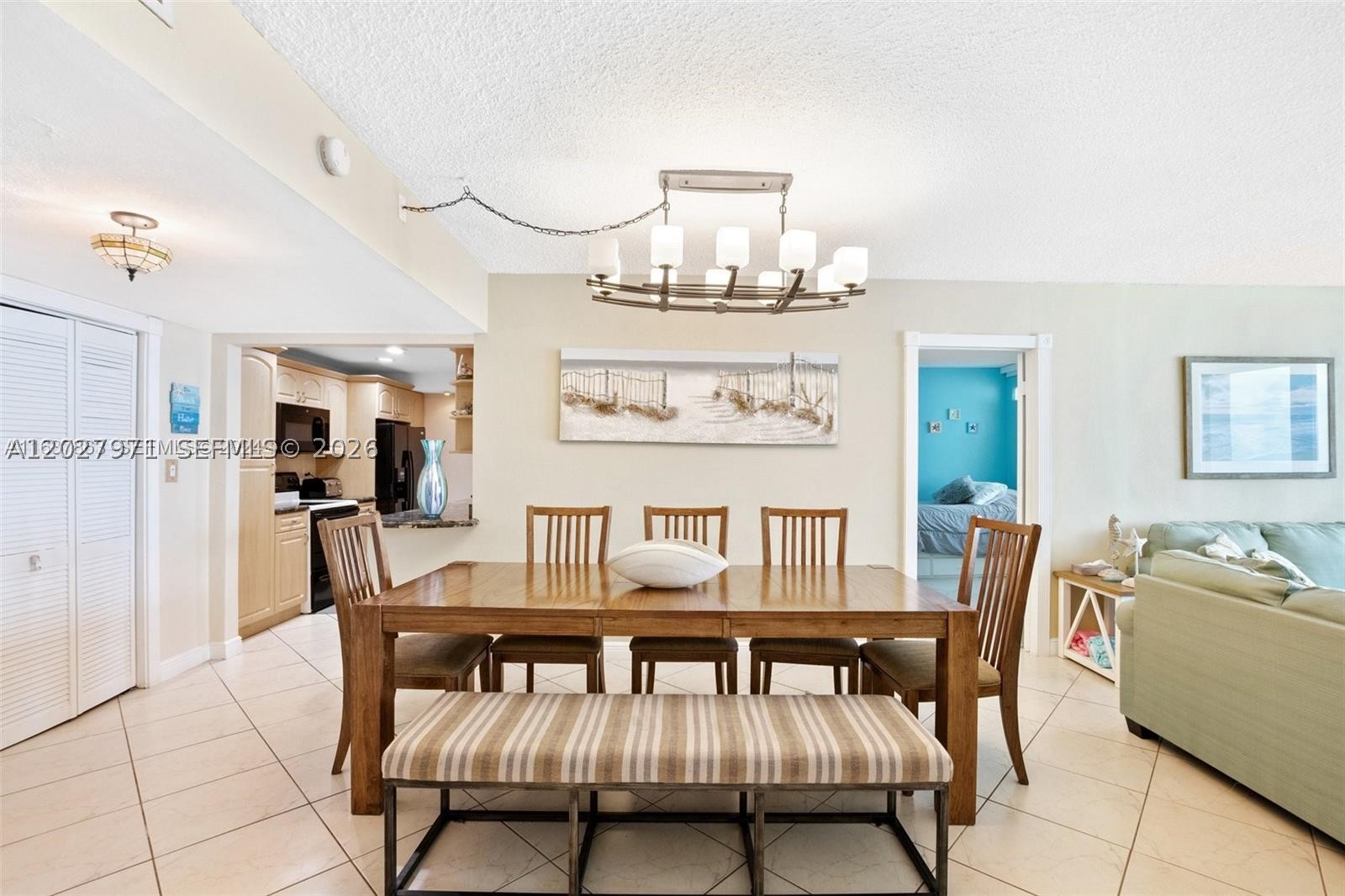 THE CARRIAGE HOUSE CONDO - Residential Lease
