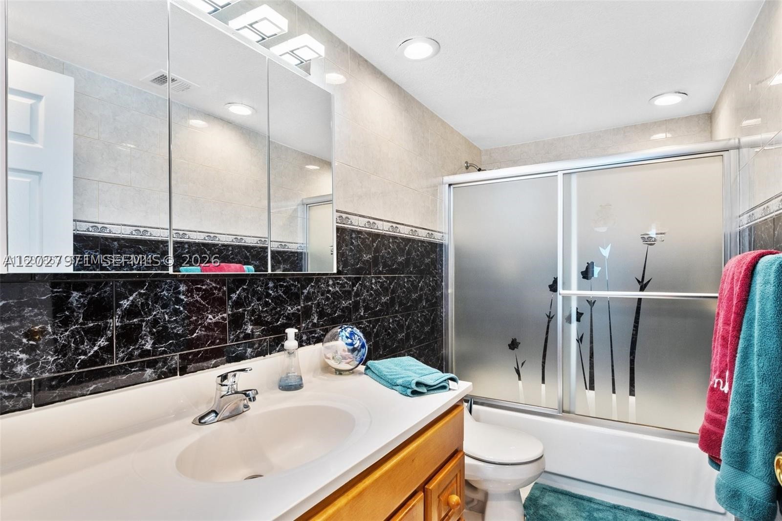 THE CARRIAGE HOUSE CONDO - Residential Lease