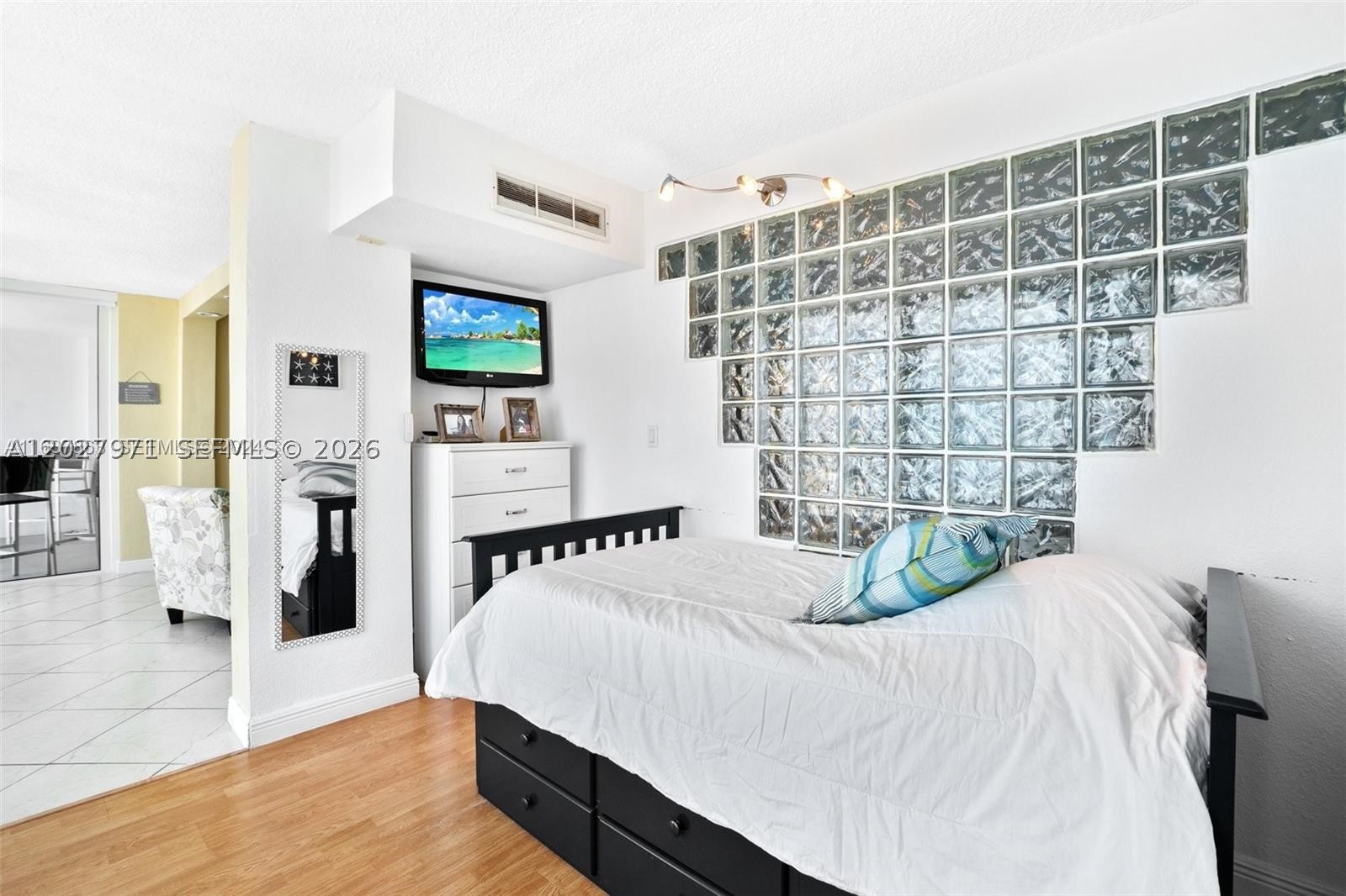 THE CARRIAGE HOUSE CONDO - Residential Lease