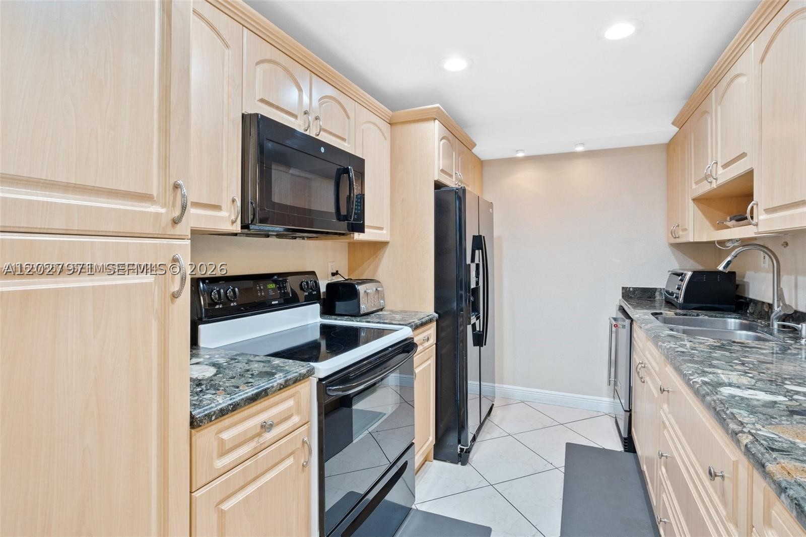 THE CARRIAGE HOUSE CONDO - Residential Lease