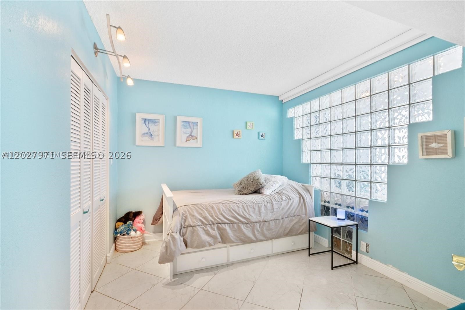 THE CARRIAGE HOUSE CONDO - Residential Lease