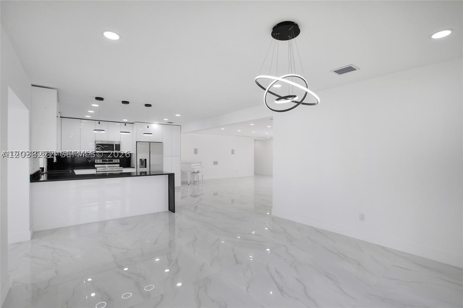 HIGHLAND WOODS SEC 7 - Residential Lease