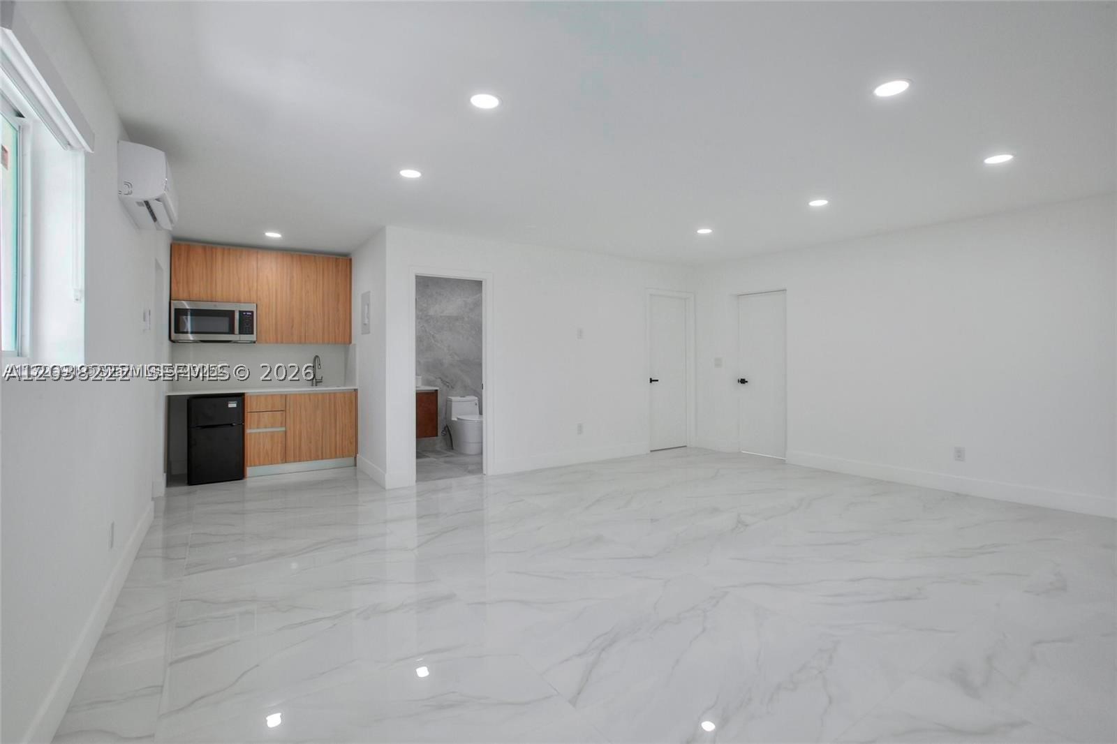 HIGHLAND WOODS SEC 7 - Residential Lease