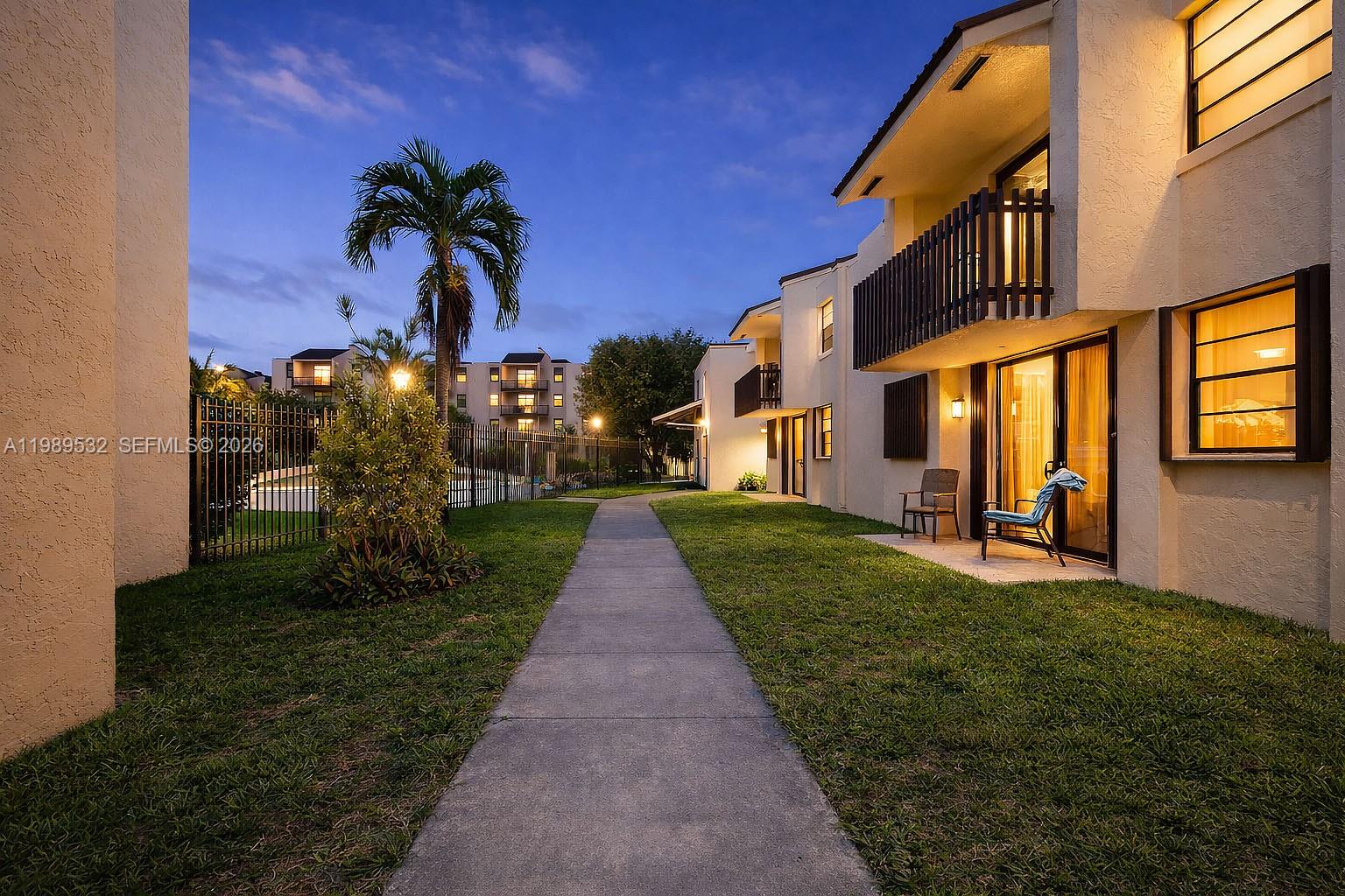 BEAUTIFUL 2/1 CONDO LOCATED ON THE 3RD FLOOR AT WESTBIRD VILLAGE CONDOMINIUM. STAINLESS STEEL APPLIANCES AND UPDATED KITCHEN. WATER AND RESERVES ARE INCLUDED IN THE MAINTENANCE. GATED COMMUNITY WITH POOL, CLUB HOUSE AND LAUNDRY FACILITY IN EACH FLOOR. NICE VIEW FROM BALCONY. ROOF WERE REPLACED RECENTLY AND THEY ARE IN THE PROCESS OF PAINTING ALL THE BUILDINGS. CONVENIENT LOCATED NEAR MANY RESTAURANTS, PUBLIX, HOME DEPOT, LEON MEDICAL CENTER, KENDALL REGIONAL HOSPITAL, FIU AND THE TURNPIKE ENTRANCE. 
PRESS 5308 AT THE GATE TO ENTER. VACANT!!! SUPER EASY TO SHOW!!!
