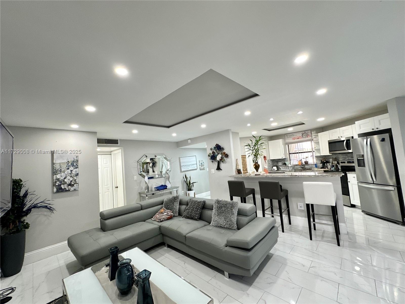 PLANTATION CLUB D CONDO - Residential