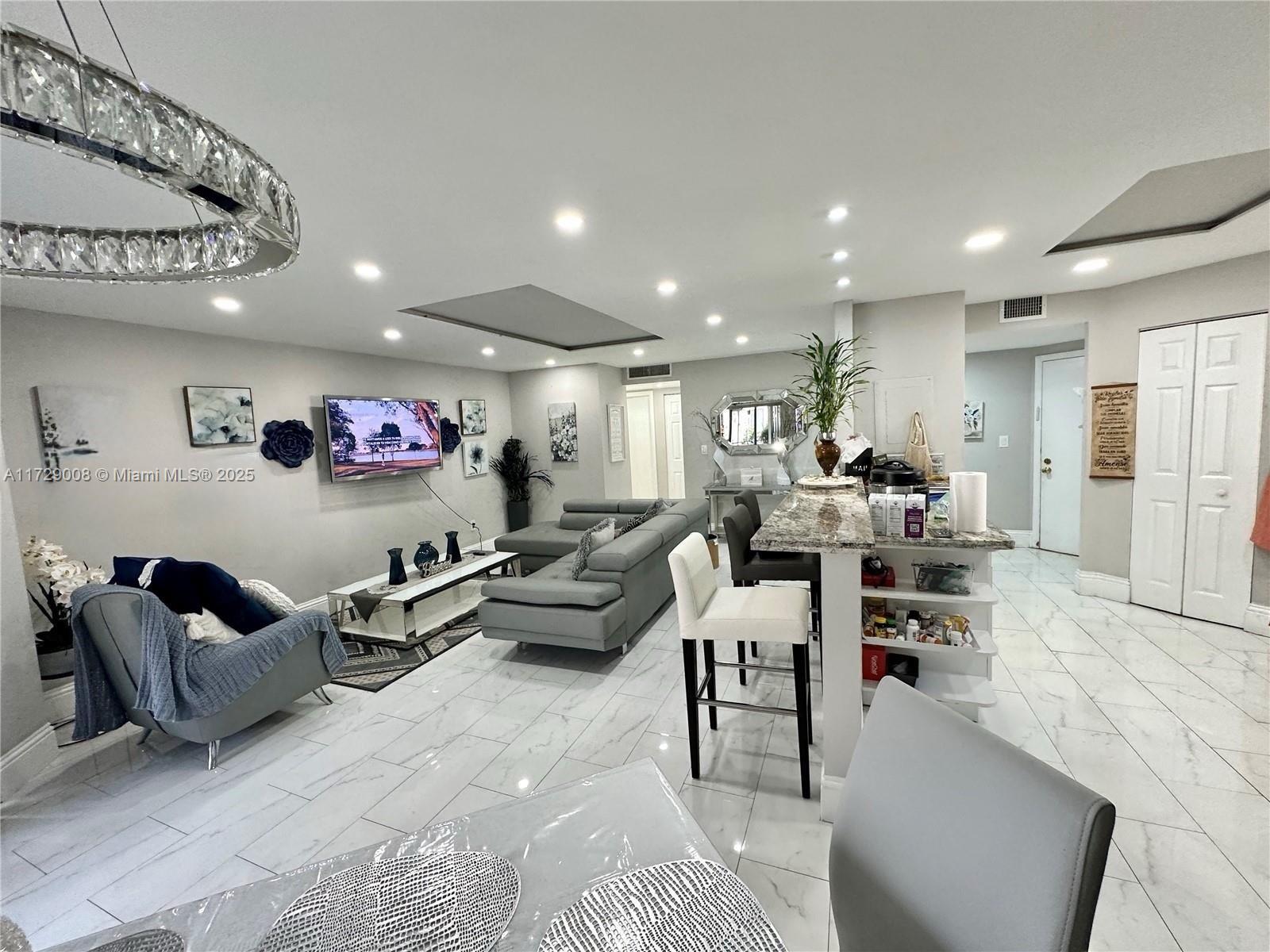 PLANTATION CLUB D CONDO - Residential