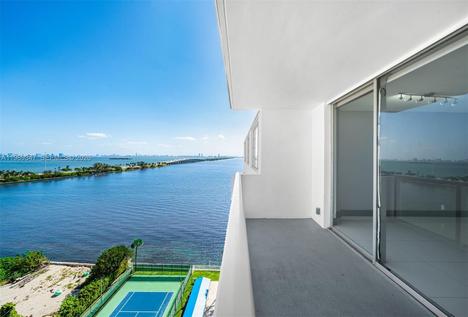 BEAUTIFULLY REMODELED WATERFRONT STUDIO WITH BREATHTAKING VIEWS OF BISCAYNE BAY IN THE HEART OF EDGEWATER NEIGHBORHOOD IN MIAMI. WITHIN WALKING DISTANCE TO MIAMI DESIGN DISTRICT, MIDTOWN, WYNWOOD, ONLY A BRIDGE AWAY FROM MIAMI BEACH, AND CONVENIENTLY LOCATED WITHIN THREE BLOCKS OF THE HIGHWAY ACCESS. UPDATED WITH STAINLESS STEEL APPLIANCES, KITCHEN WITH
ITALIAN CARRARA QUARTZ COUNTER TOP AND EURO CABINETS, REMODELED BATHROOM, SPACIOUS BALCONY WITH BAY VIEWS. AMENITIES INCLUDE A HEATED POOL, PRIVATE DOG PARK, GYM, MANAGEMENT ON SITE, BEACH CABANA, DOCK, BBQ AREA, LOUNGE/GAME ROOM, TENNIS COURT. ONE ASSIGNED PARKING SPACE.