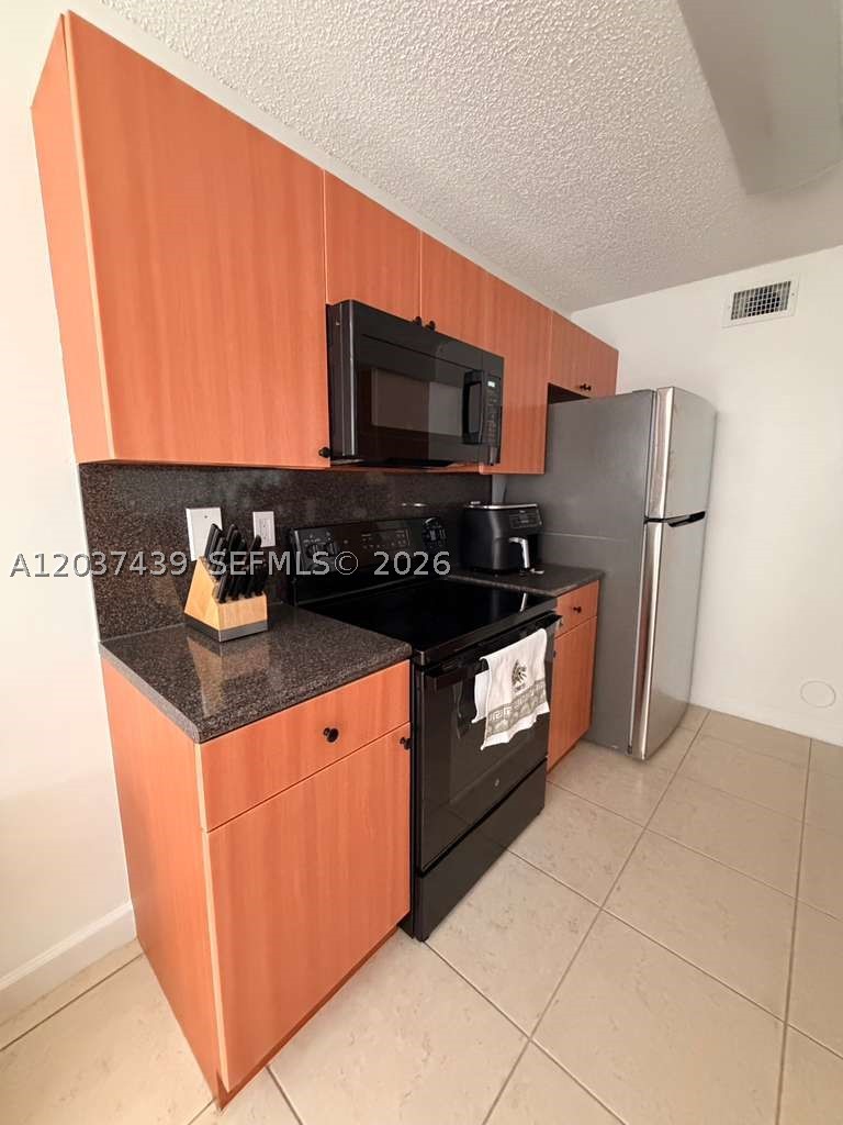 THE GREENS AT DORAL - Residential Lease