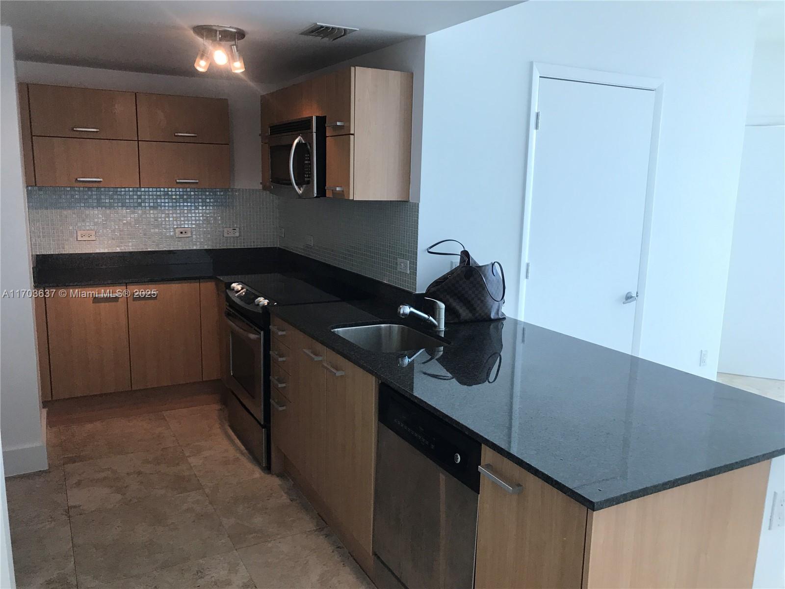 WIND CONDO - Residential