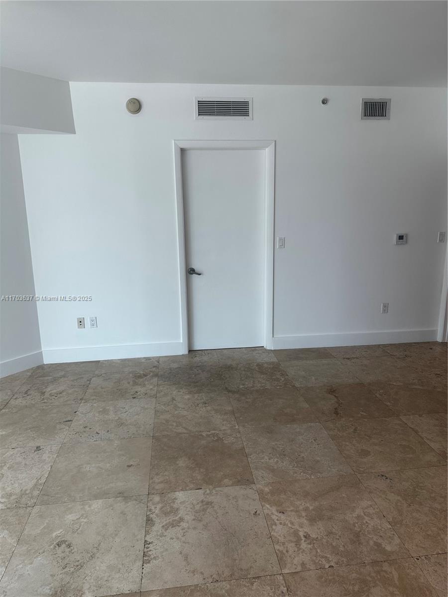 WIND CONDO - Residential