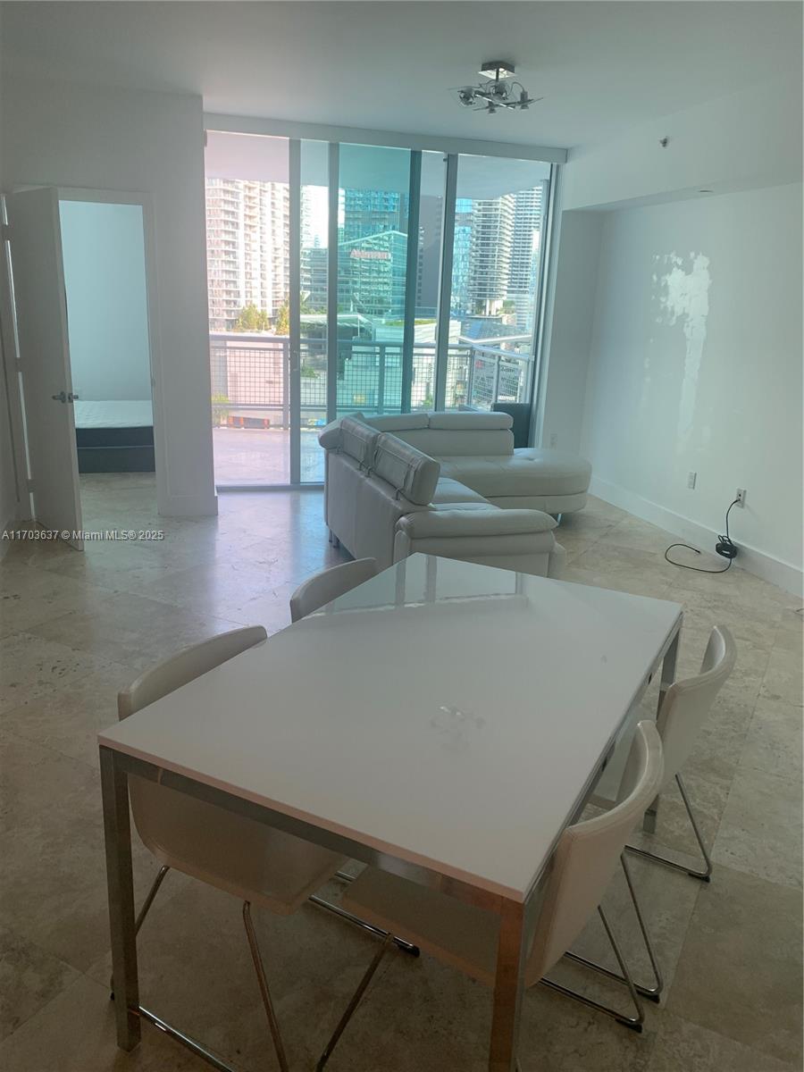 WIND CONDO - Residential