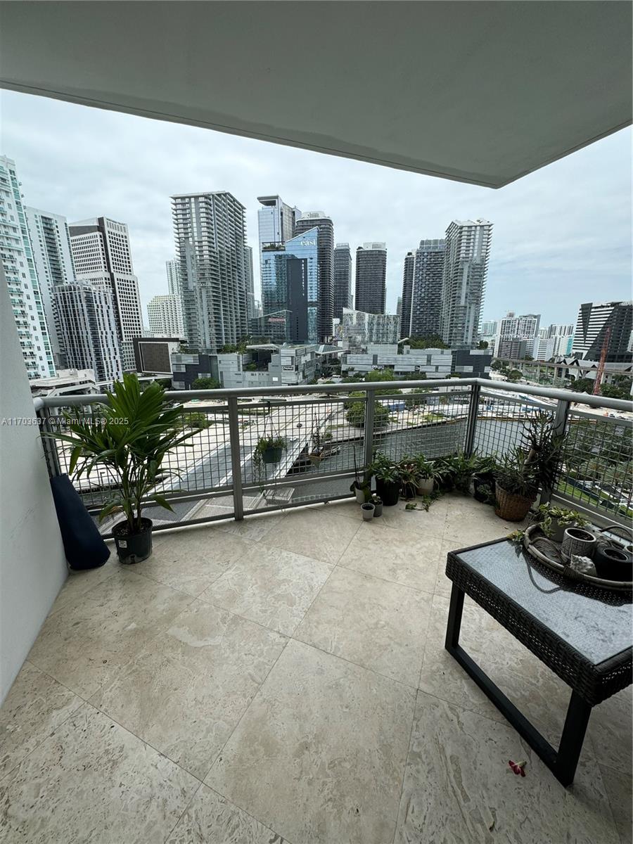 WIND CONDO - Residential
