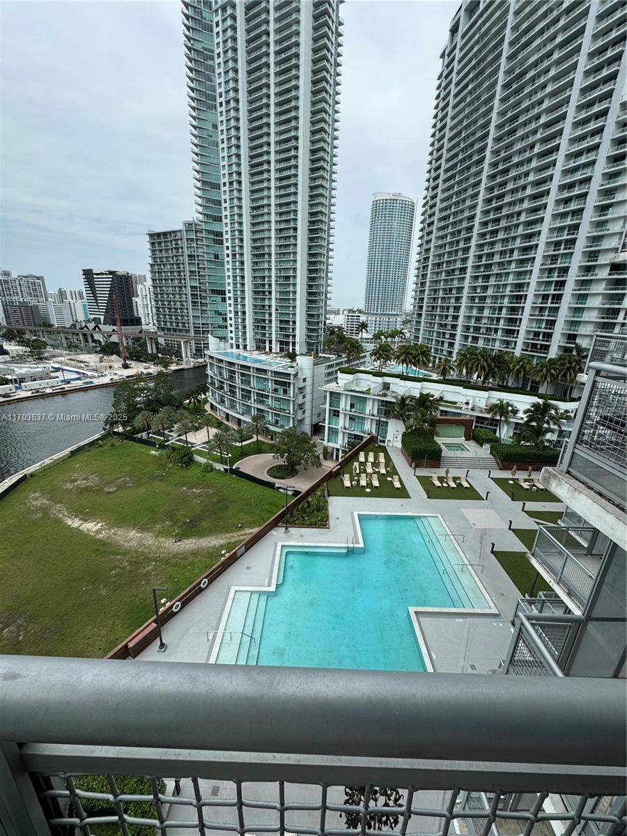 WIND CONDO - Residential