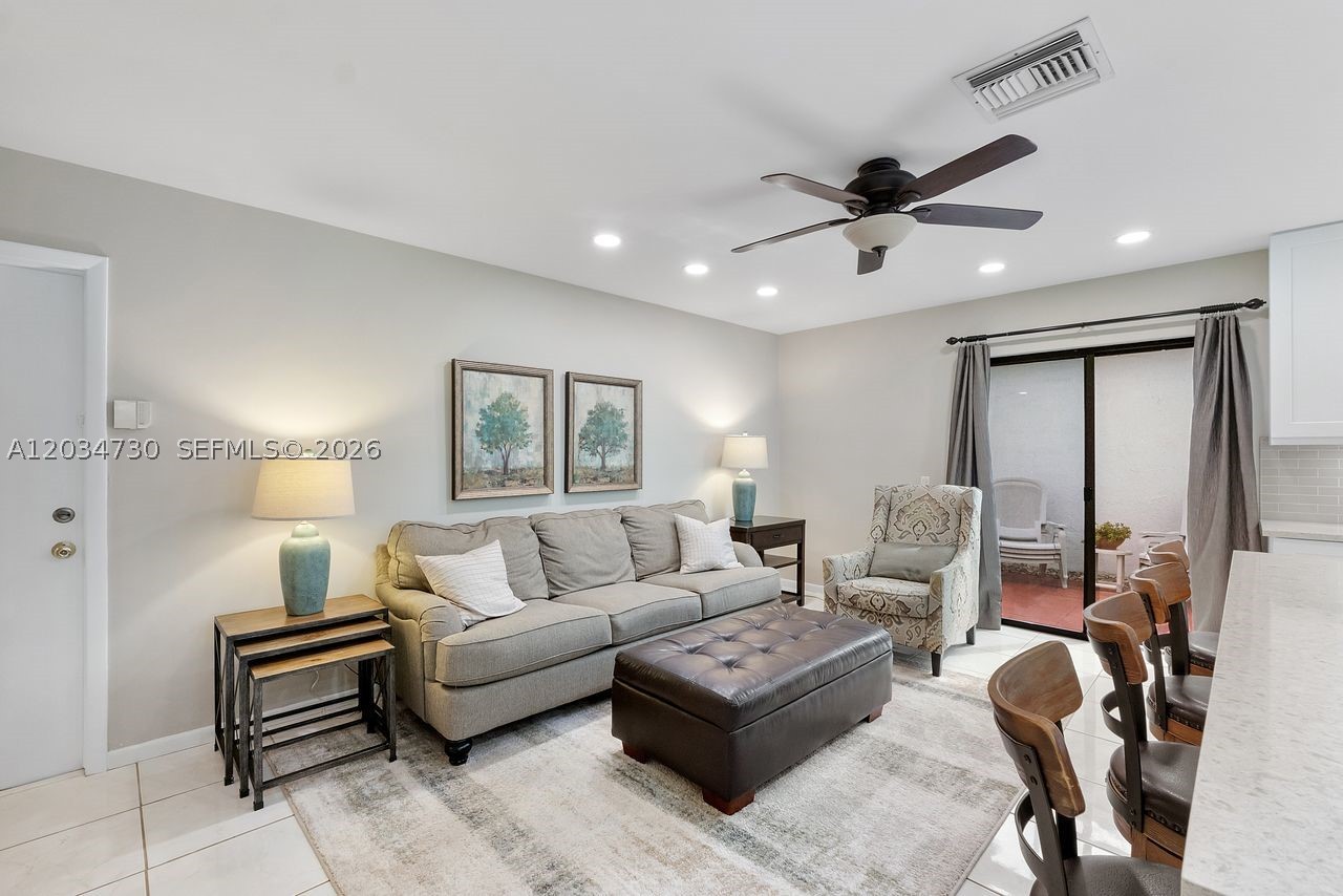 COUNTRY ISLES PATIO HOMES - Residential