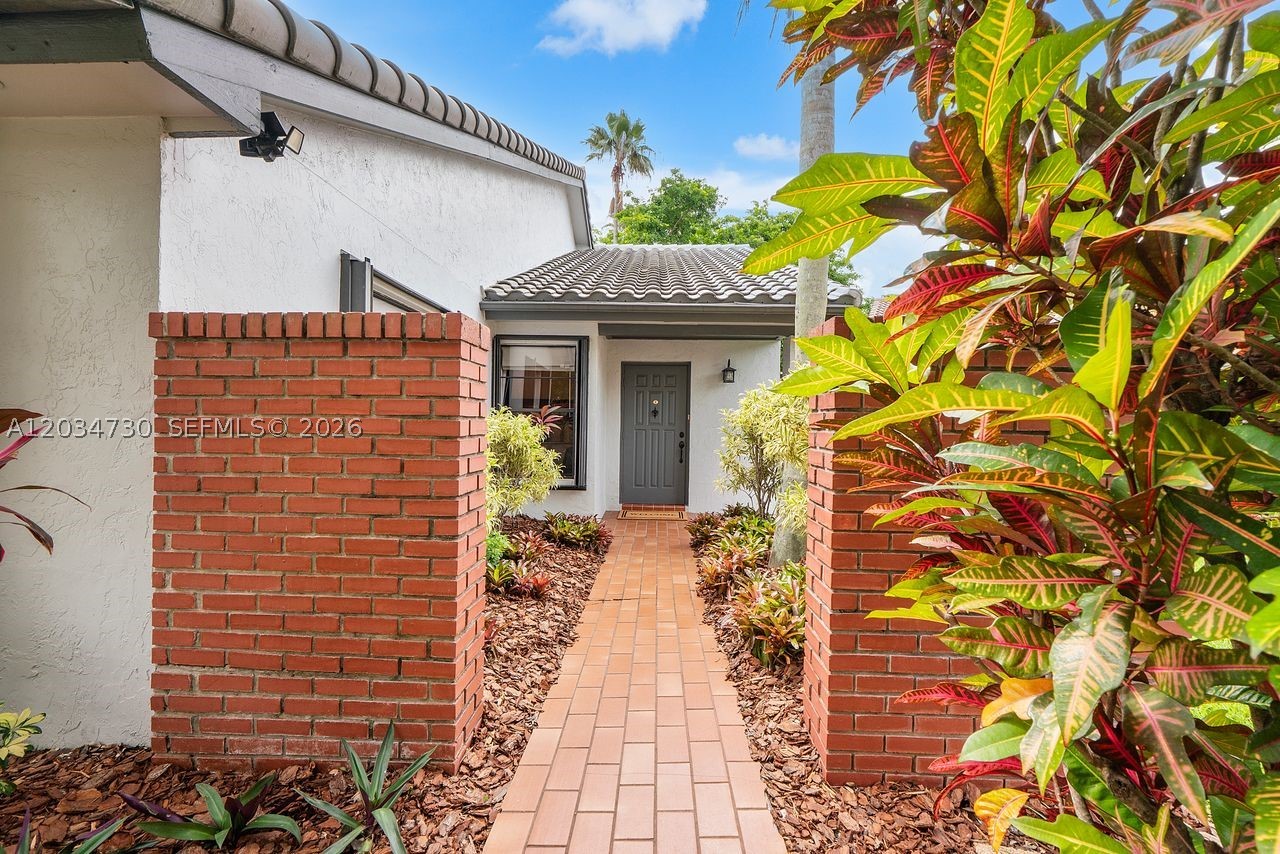 COUNTRY ISLES PATIO HOMES - Residential