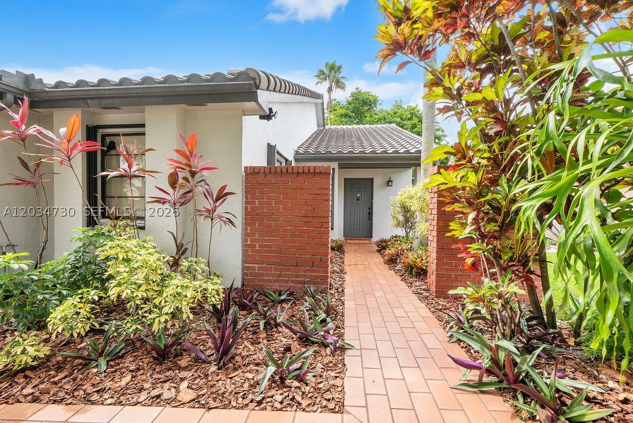 COUNTRY ISLES PATIO HOMES - Residential