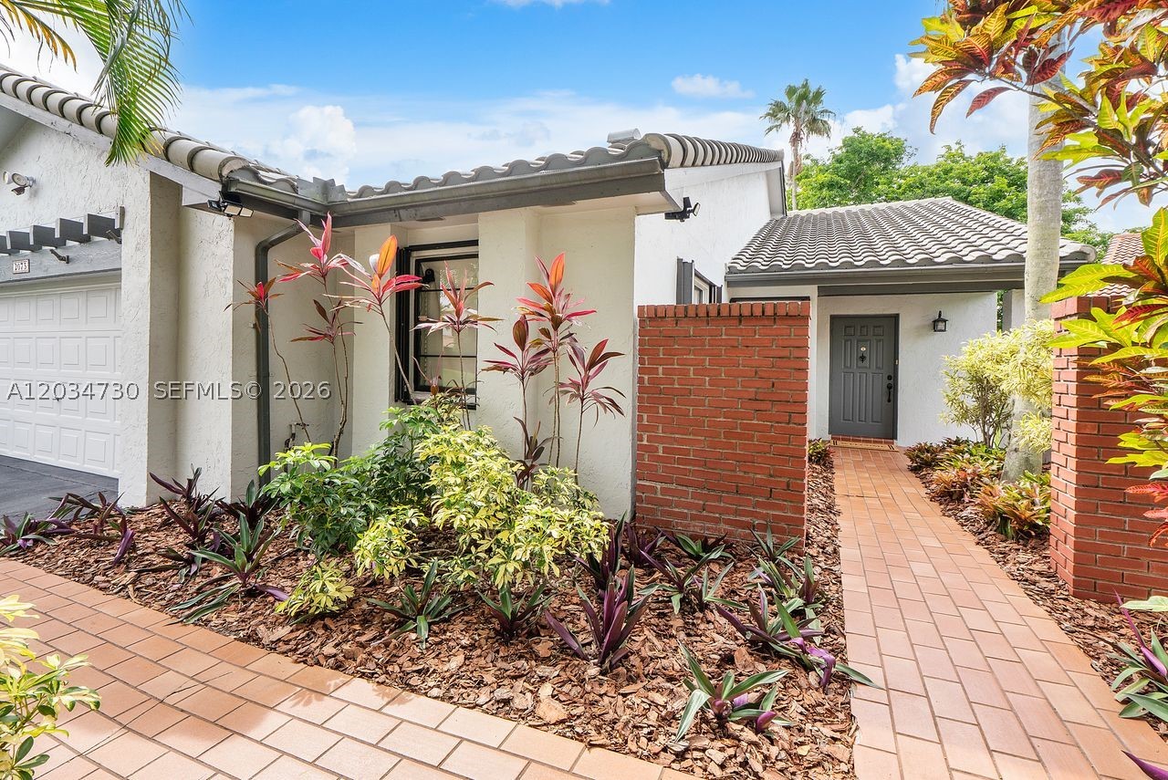 COUNTRY ISLES PATIO HOMES - Residential