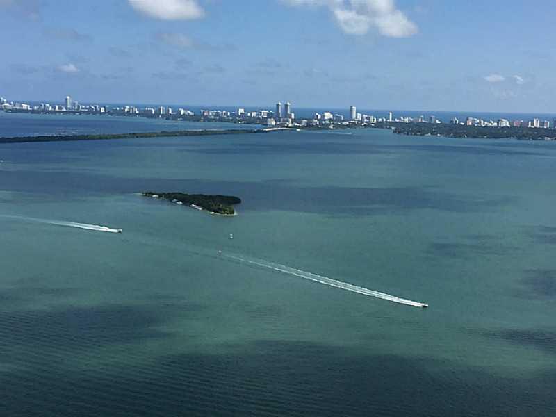 Opera Tower is a unique building. Wonderful studio with bayview, is one of the best unit with 180 degree. Opera is located in the heart of Miami, close to Downtown, Wynwood, Design Distric and Brickell. Walking distance from restaurants and supermarket.