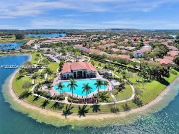 THE COURTS AT BAYSHORE II - Residential Lease