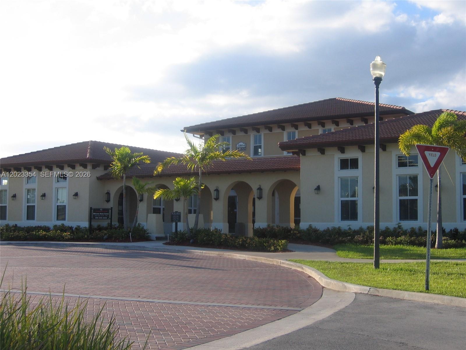 THE COURTS AT BAYSHORE II - Residential Lease