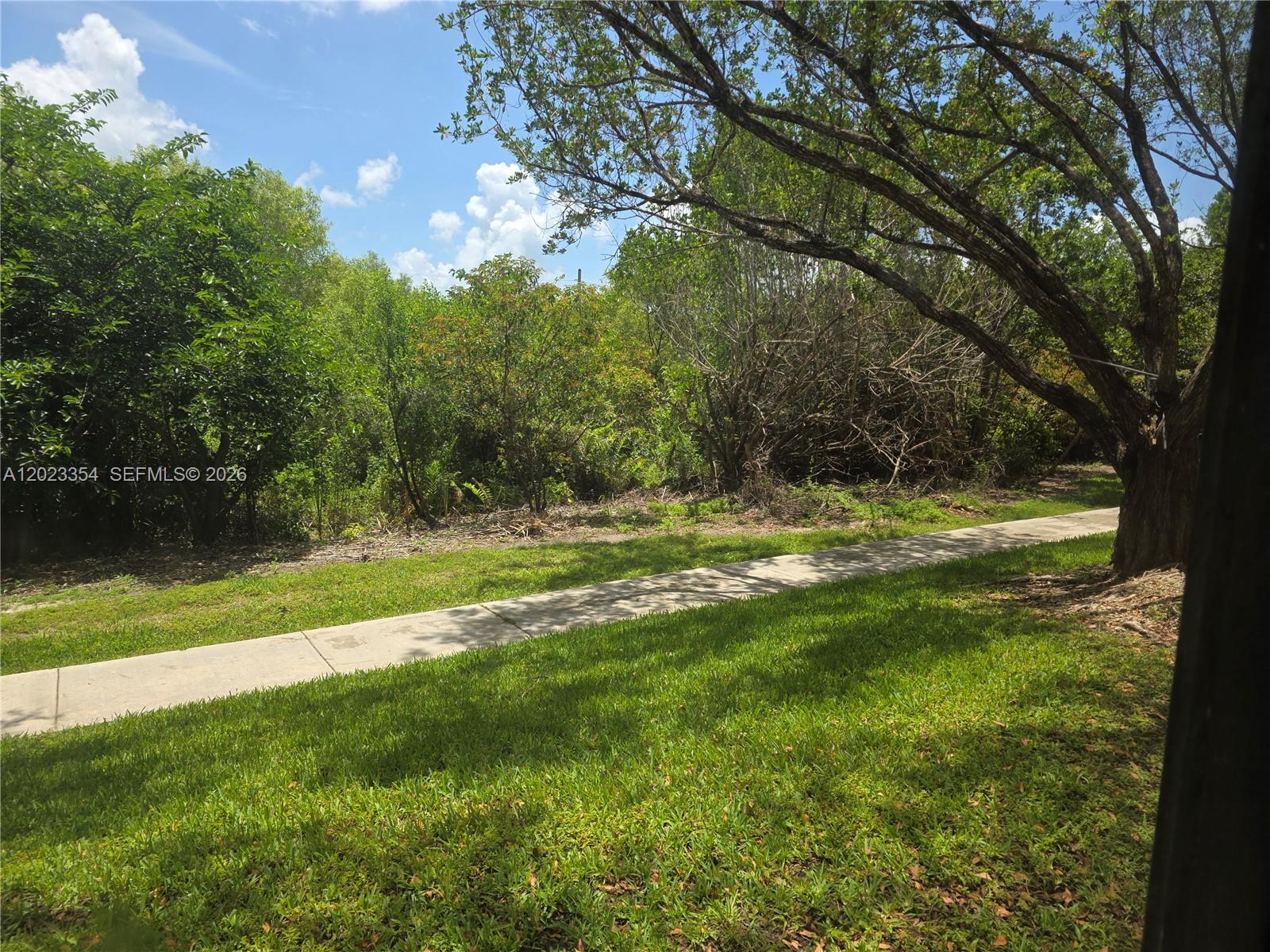 THE COURTS AT BAYSHORE II - Residential Lease