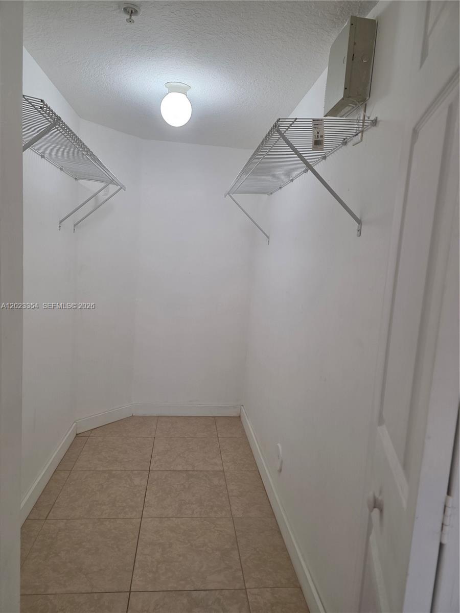 THE COURTS AT BAYSHORE II - Residential Lease
