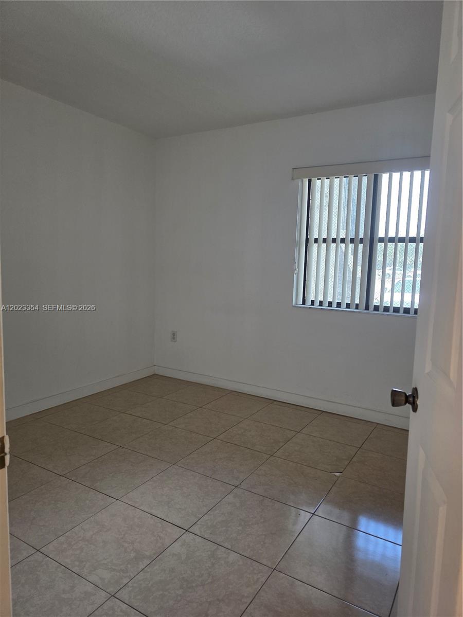 THE COURTS AT BAYSHORE II - Residential Lease