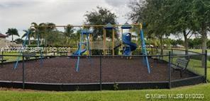 THE COURTS AT BAYSHORE II - Residential Lease