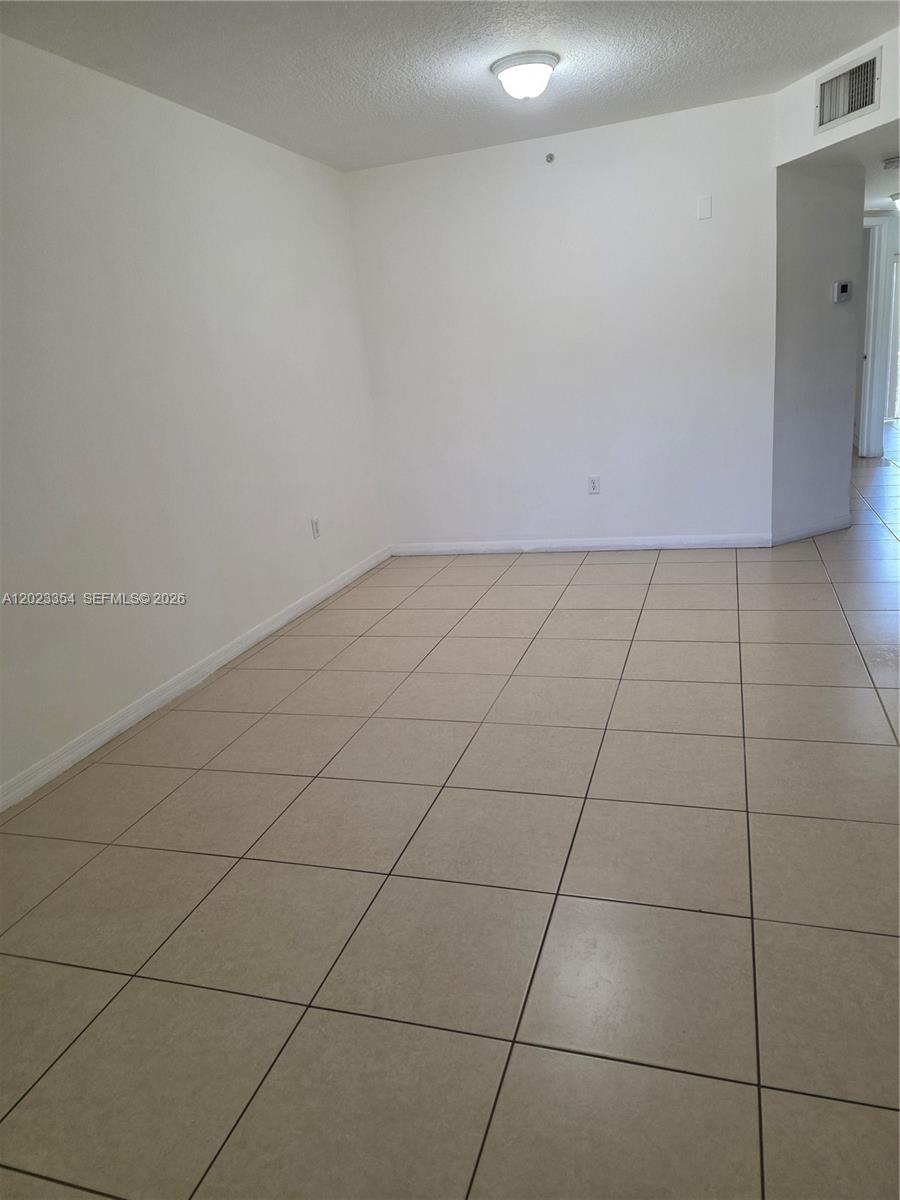 THE COURTS AT BAYSHORE II - Residential Lease