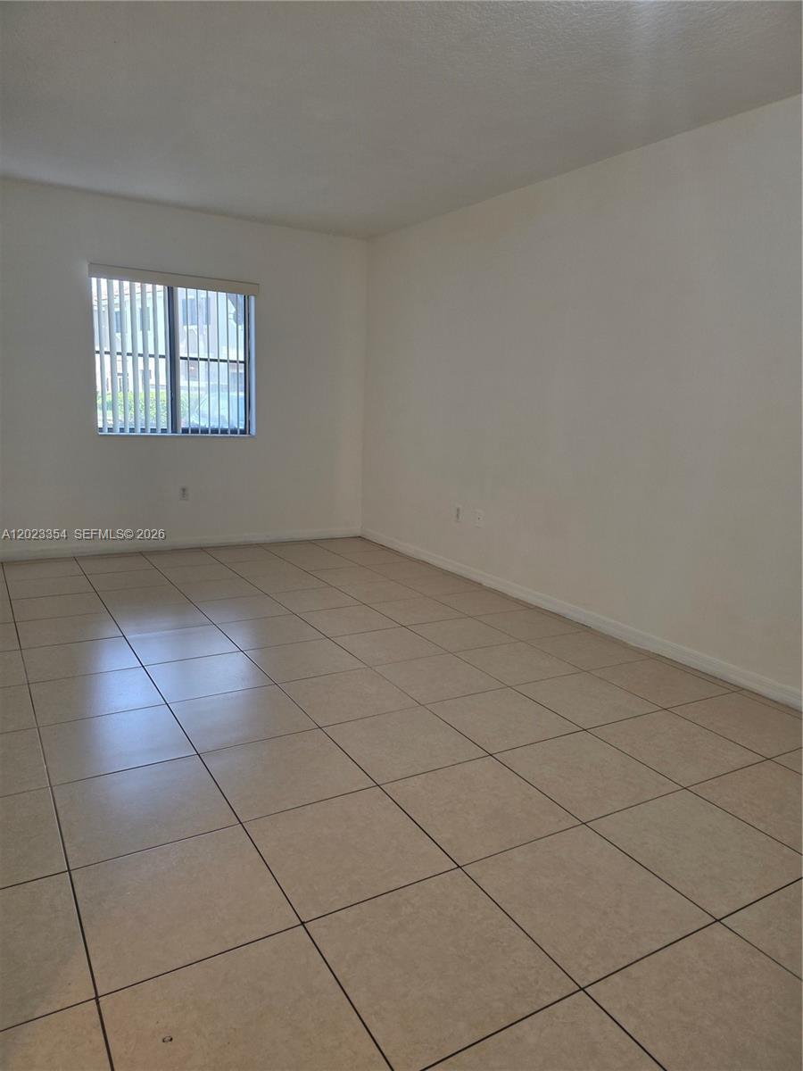 THE COURTS AT BAYSHORE II - Residential Lease