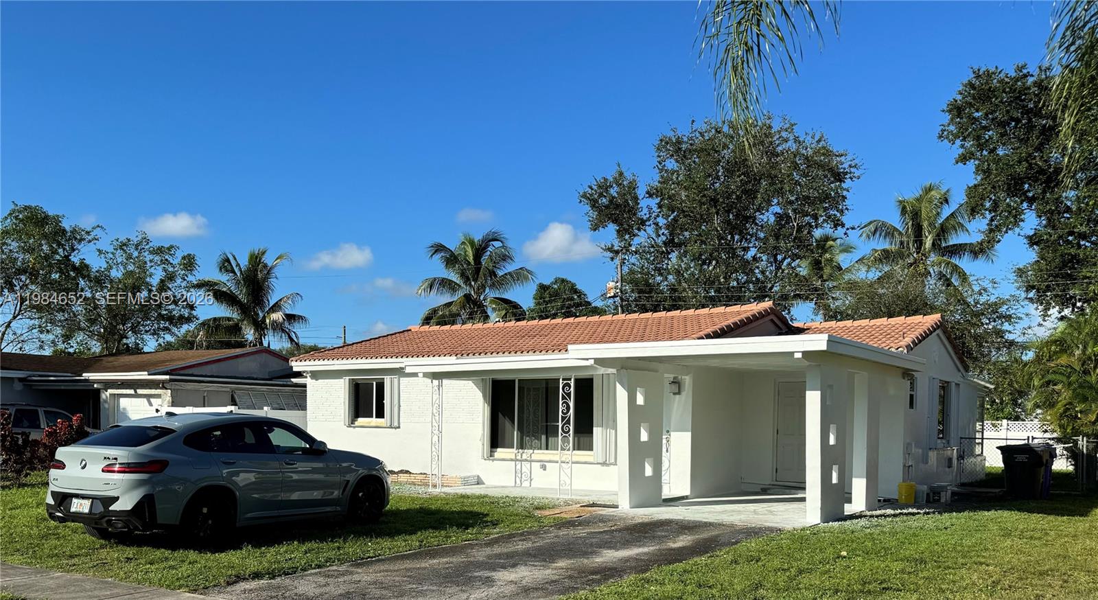 BEAUTIFUL SINGLE HOUSE ,CONVENIENTLY LOCATED NEAR TO SHOPPING CENTERS OF SHERIDAN ST ,MANY UPGRADES AND RENOVATIONS ,MODERN AND BEAUTIFUL KITCHEN ,NEW TANKLESS, NEW ELECTRICAL PANEL,COZY BACK YARD FULLY FENCED,DONT MISS THIS OPPORTUNITY IN A PRIME LOCATION.