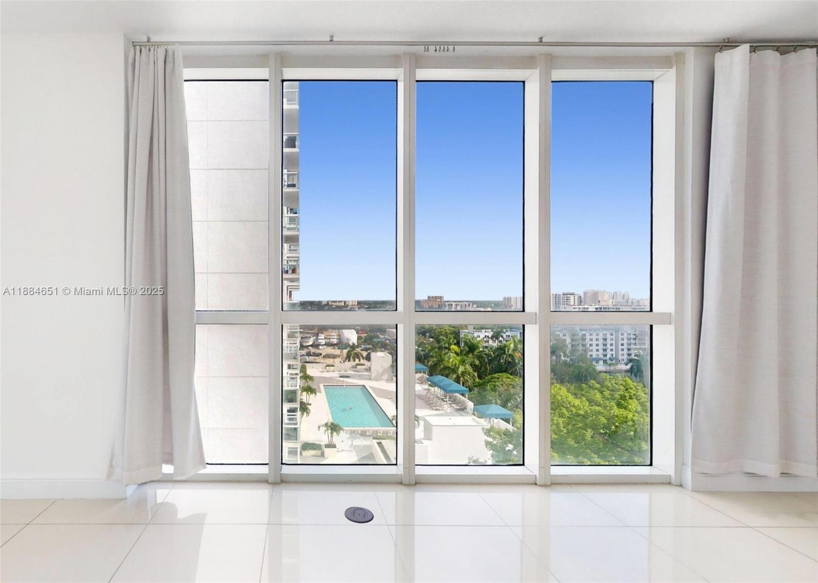 TERRAZAS RIVERPARK VILLAG - Residential