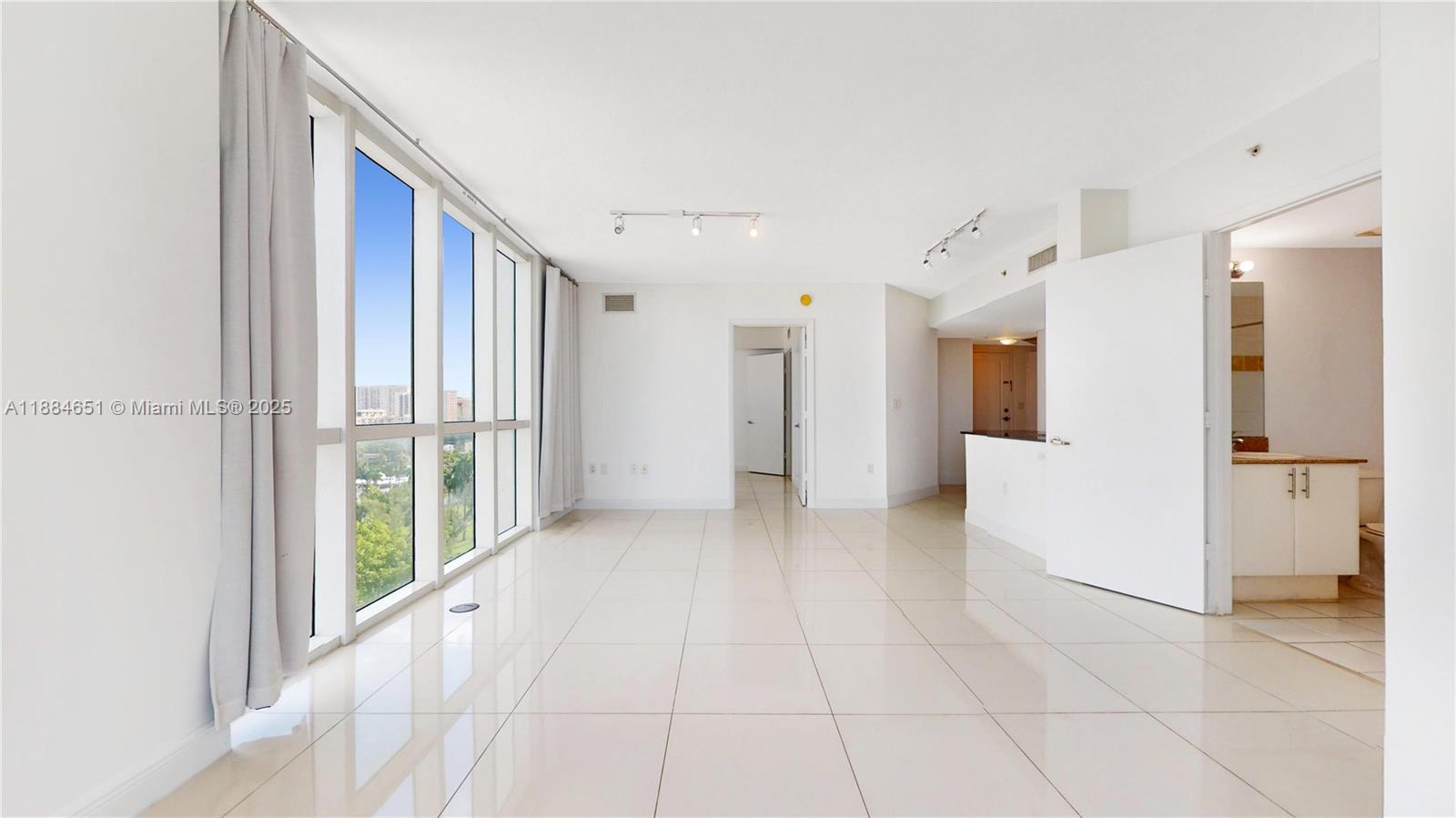 TERRAZAS RIVERPARK VILLAG - Residential