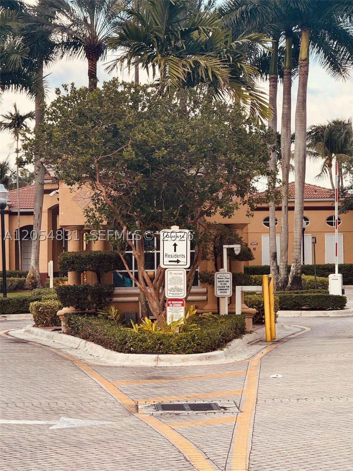 MELROSE POINT CONDO - Residential