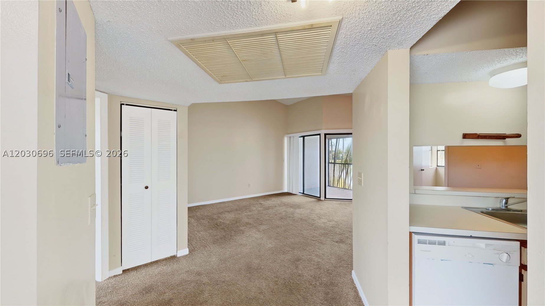 LAKESHORE CONDO 6 - Residential