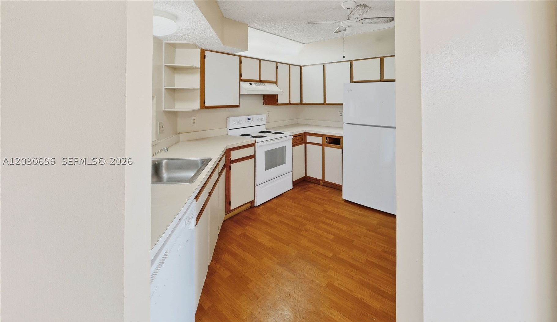 LAKESHORE CONDO 6 - Residential