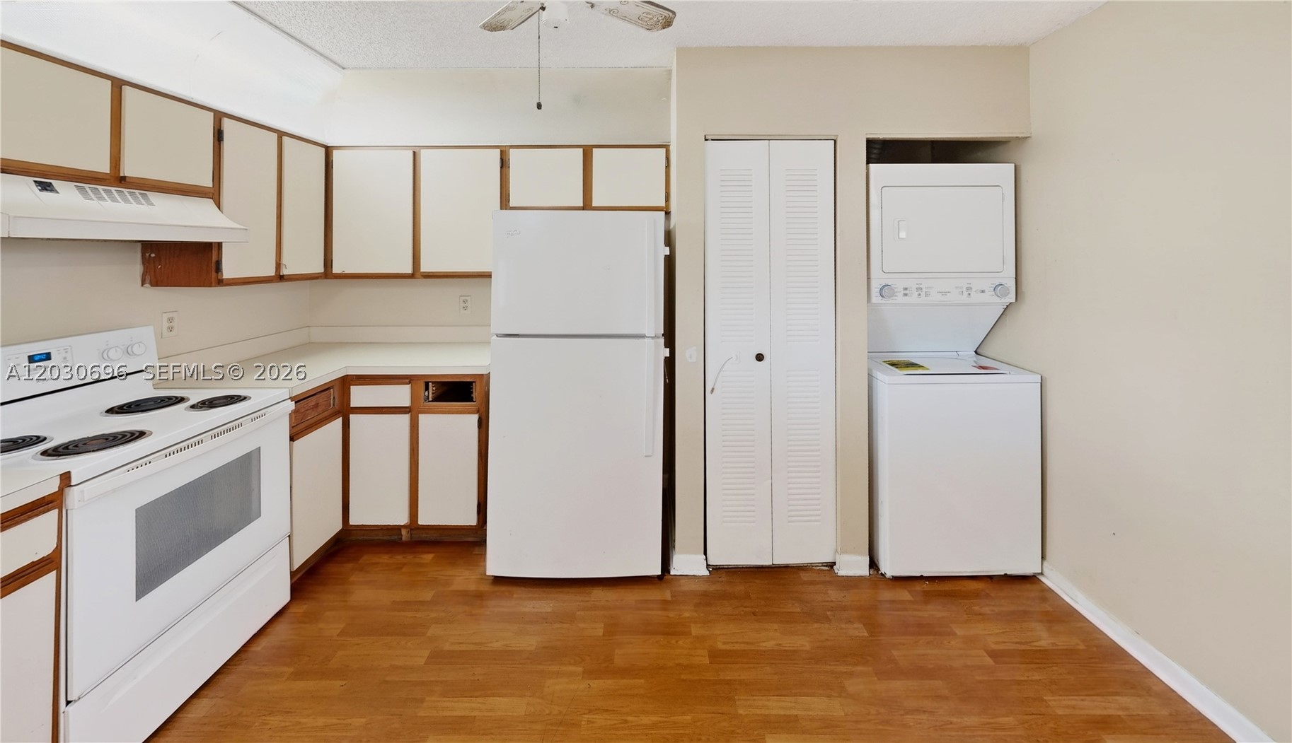 LAKESHORE CONDO 6 - Residential