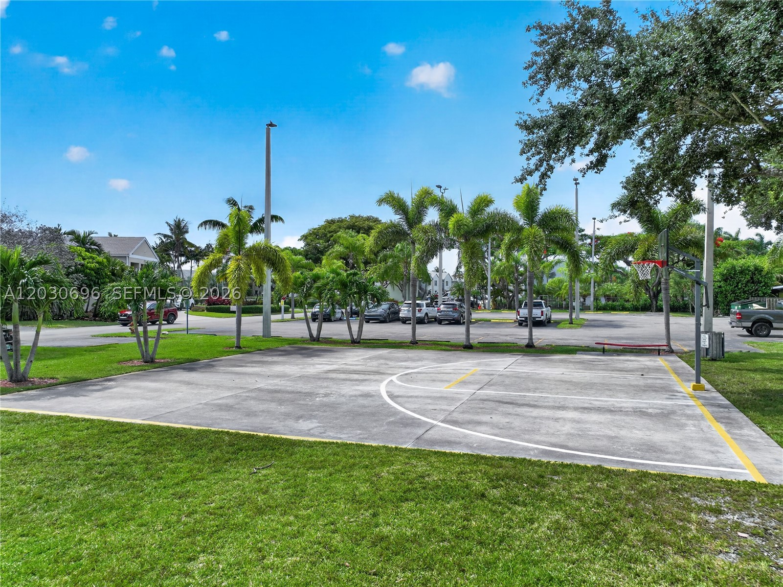LAKESHORE CONDO 6 - Residential