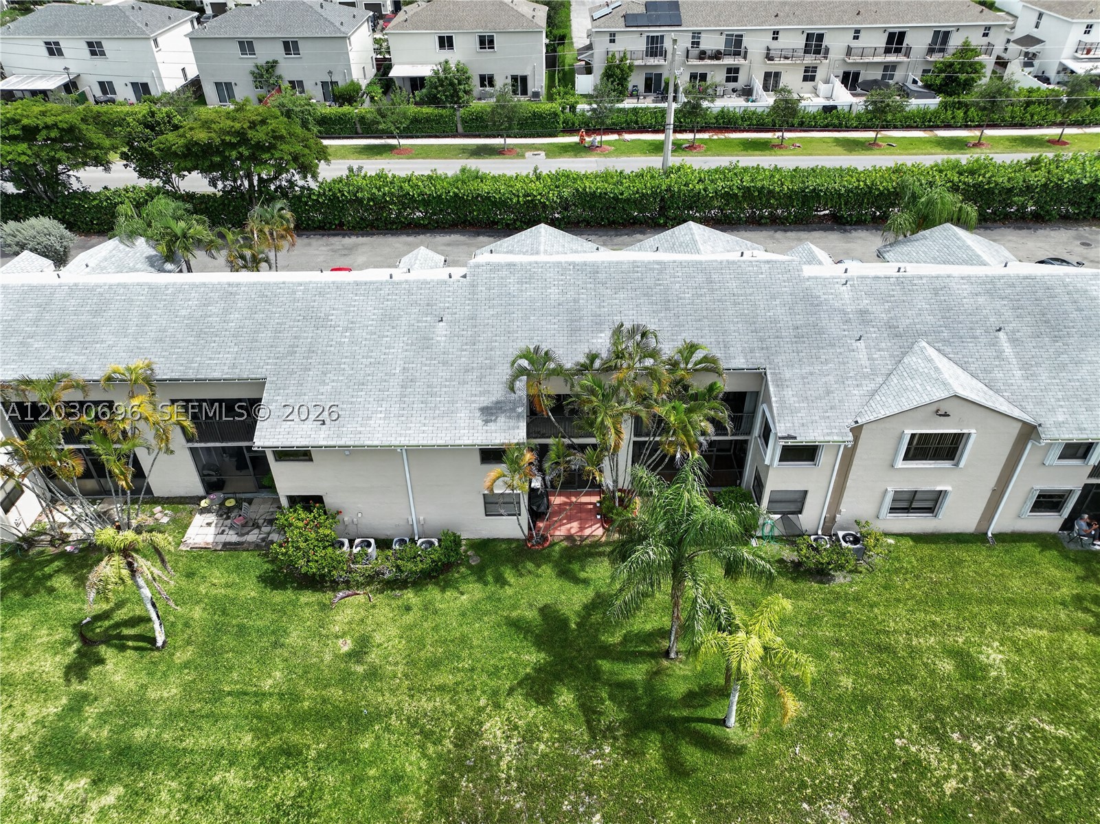 LAKESHORE CONDO 6 - Residential