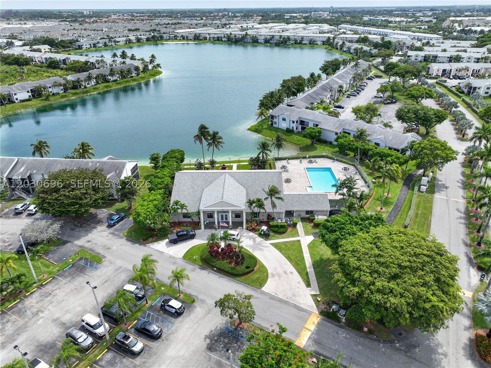 LAKESHORE CONDO 6 - Residential