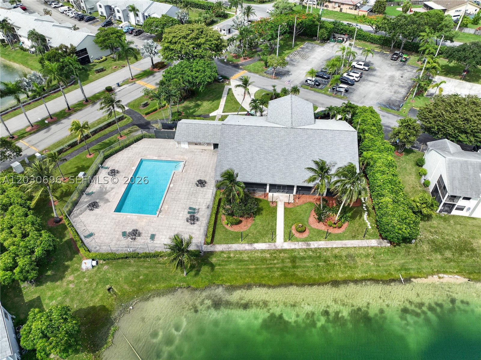LAKESHORE CONDO 6 - Residential