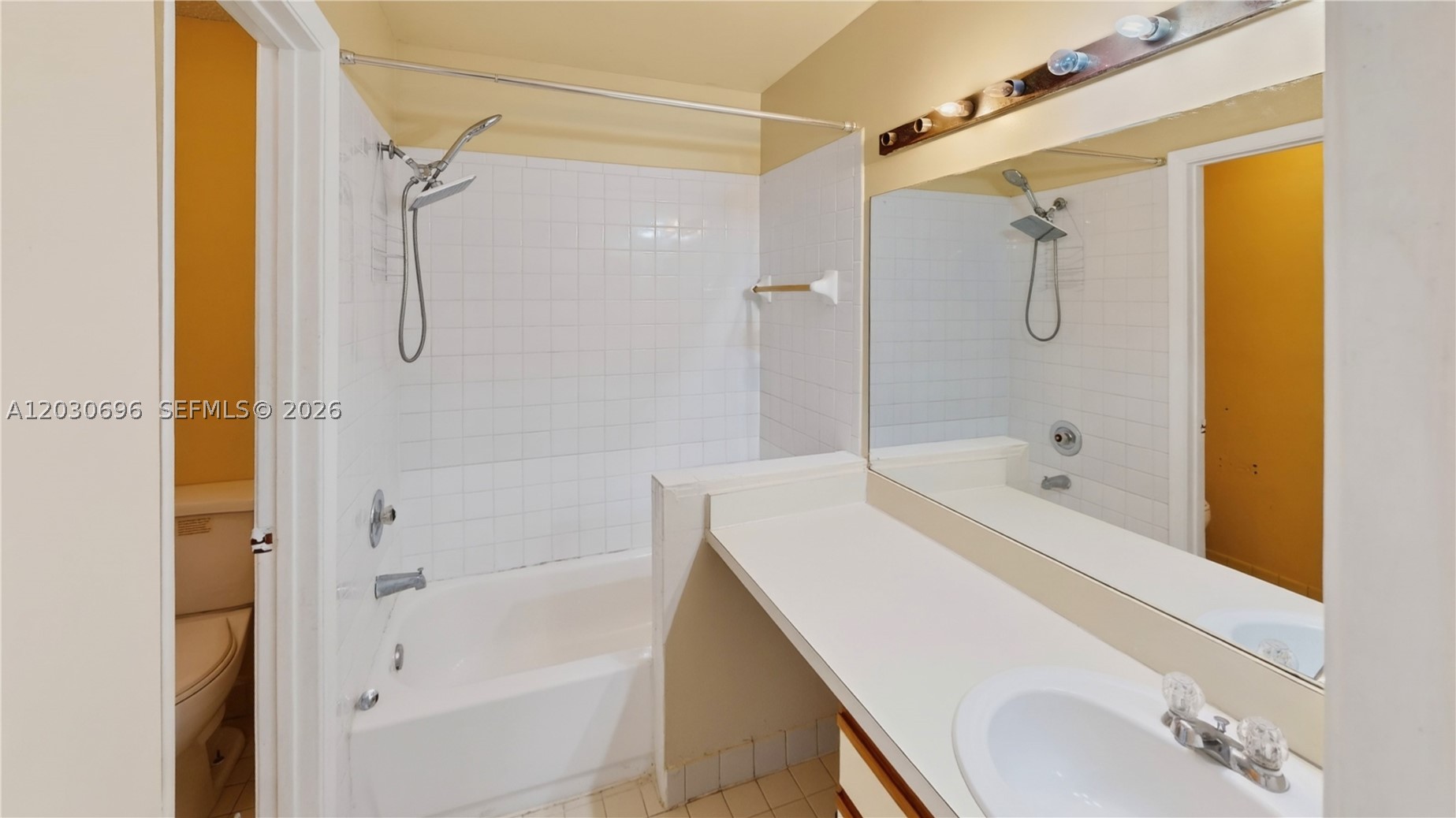 LAKESHORE CONDO 6 - Residential