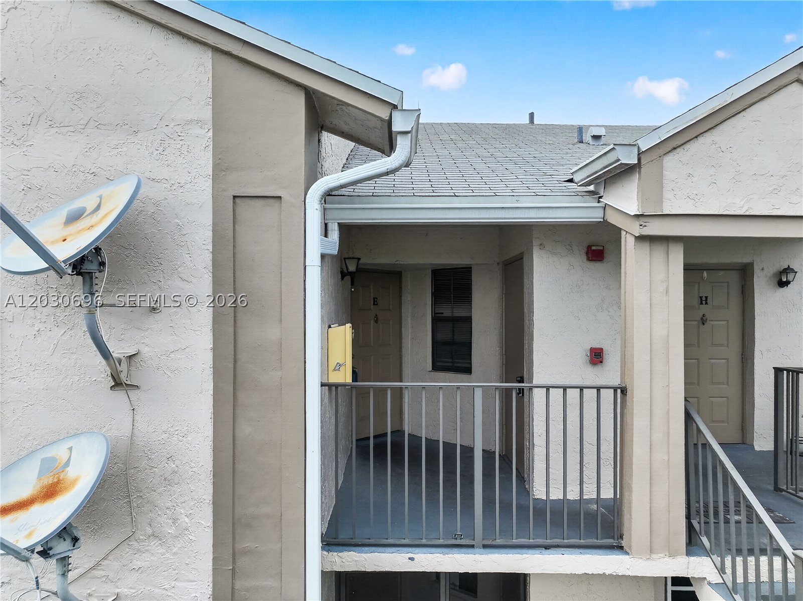 LAKESHORE CONDO 6 - Residential