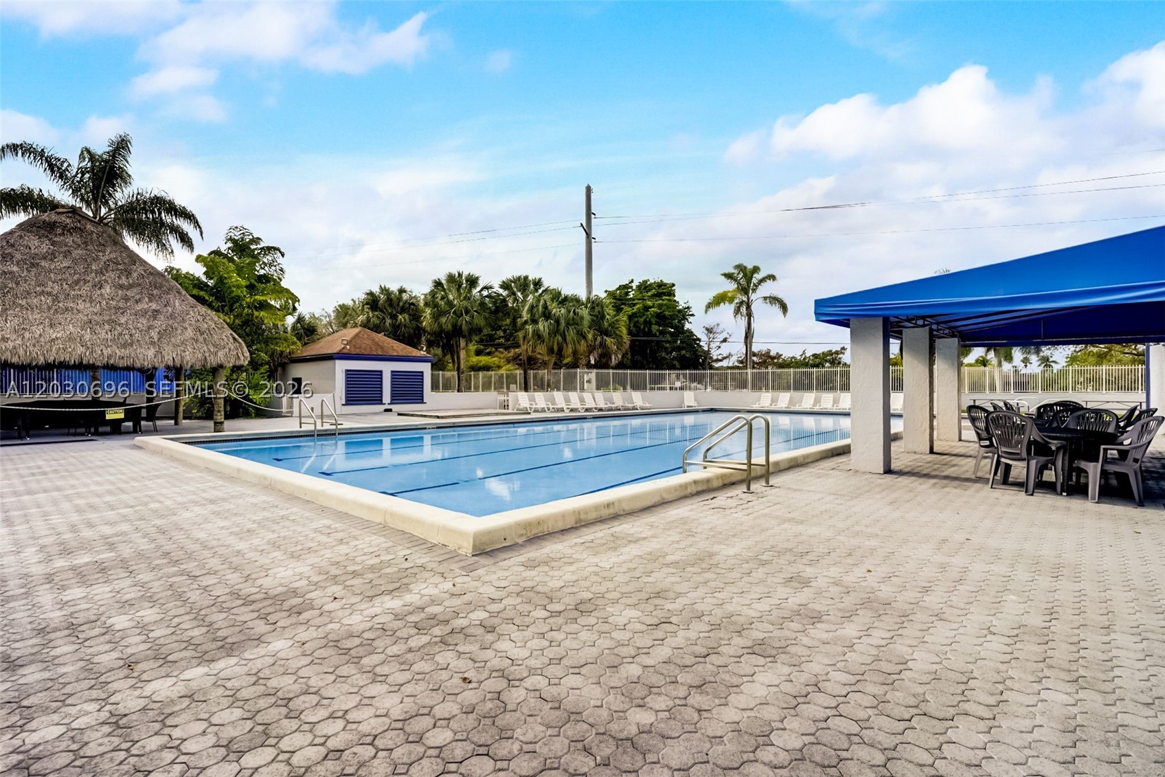 LAKESHORE CONDO 6 - Residential