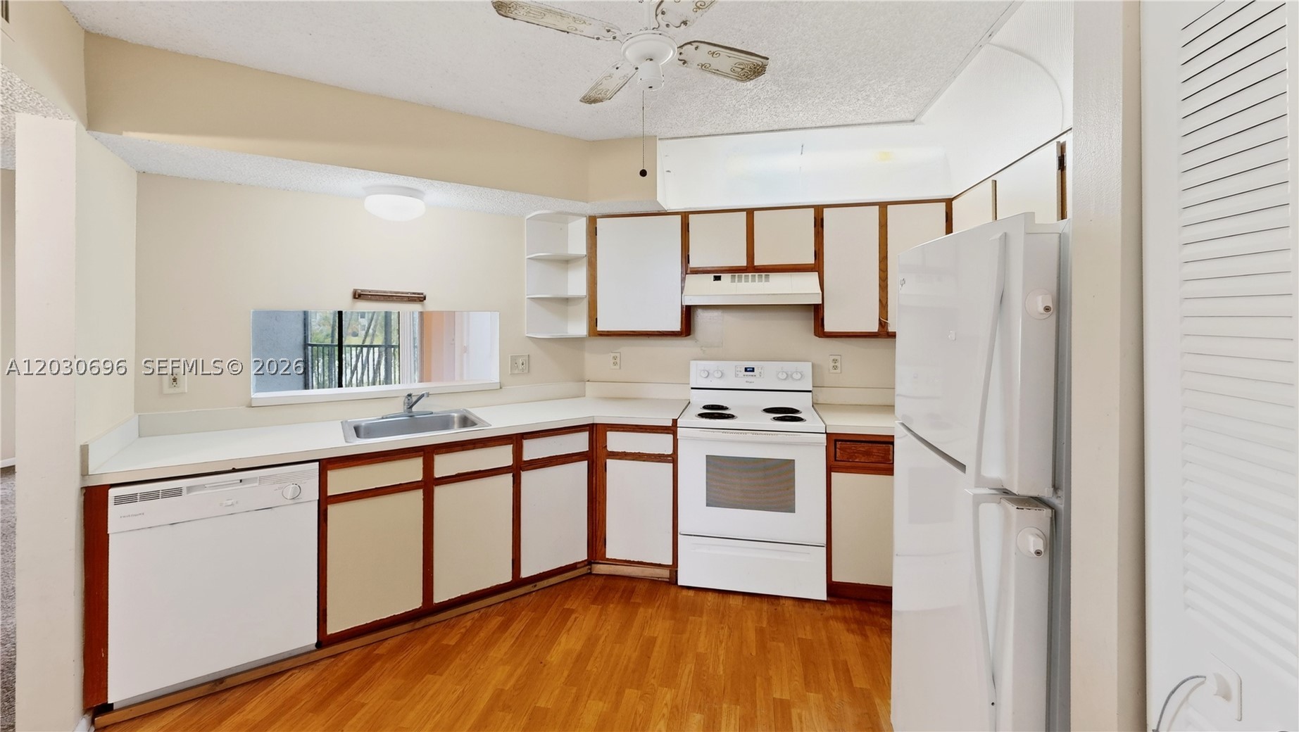 LAKESHORE CONDO 6 - Residential