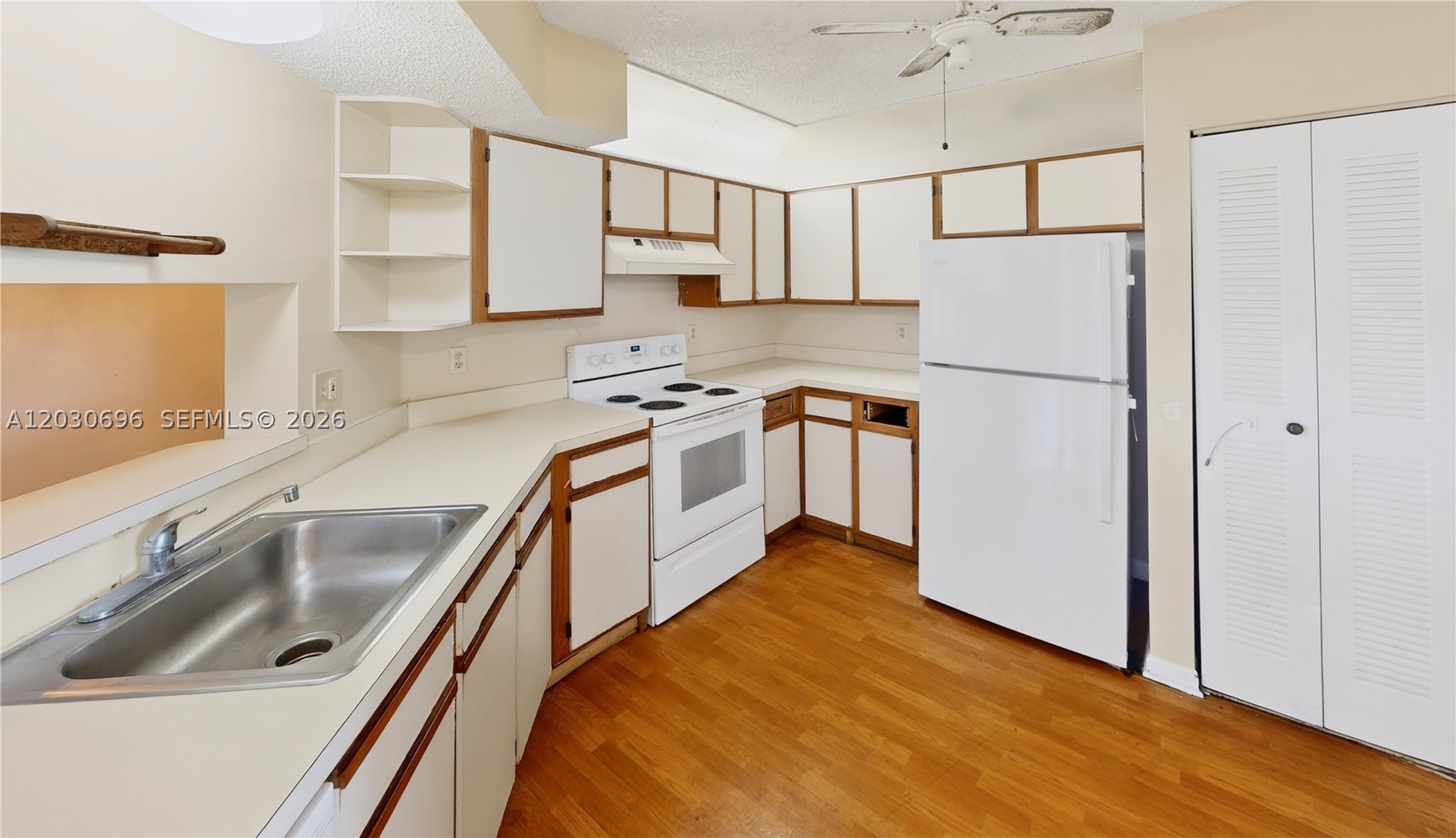 LAKESHORE CONDO 6 - Residential