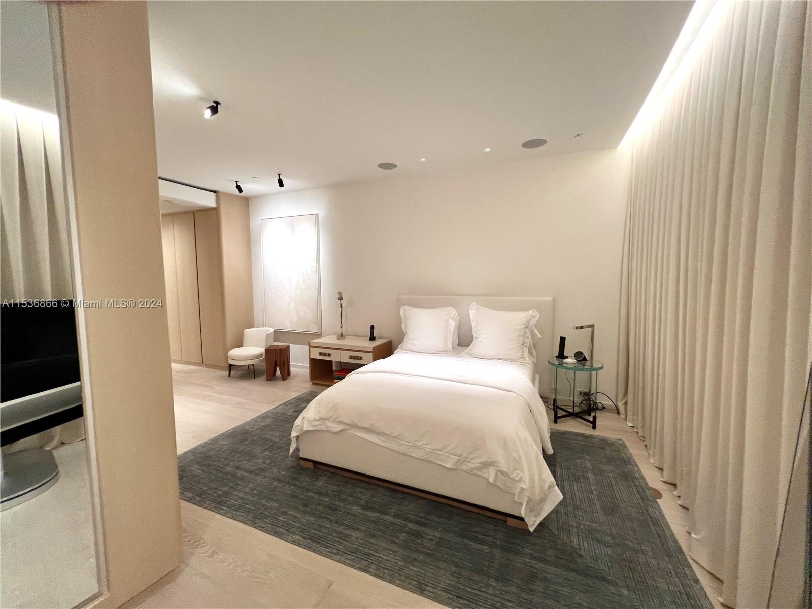 18555 COLLINS AVENUE COND - Residential