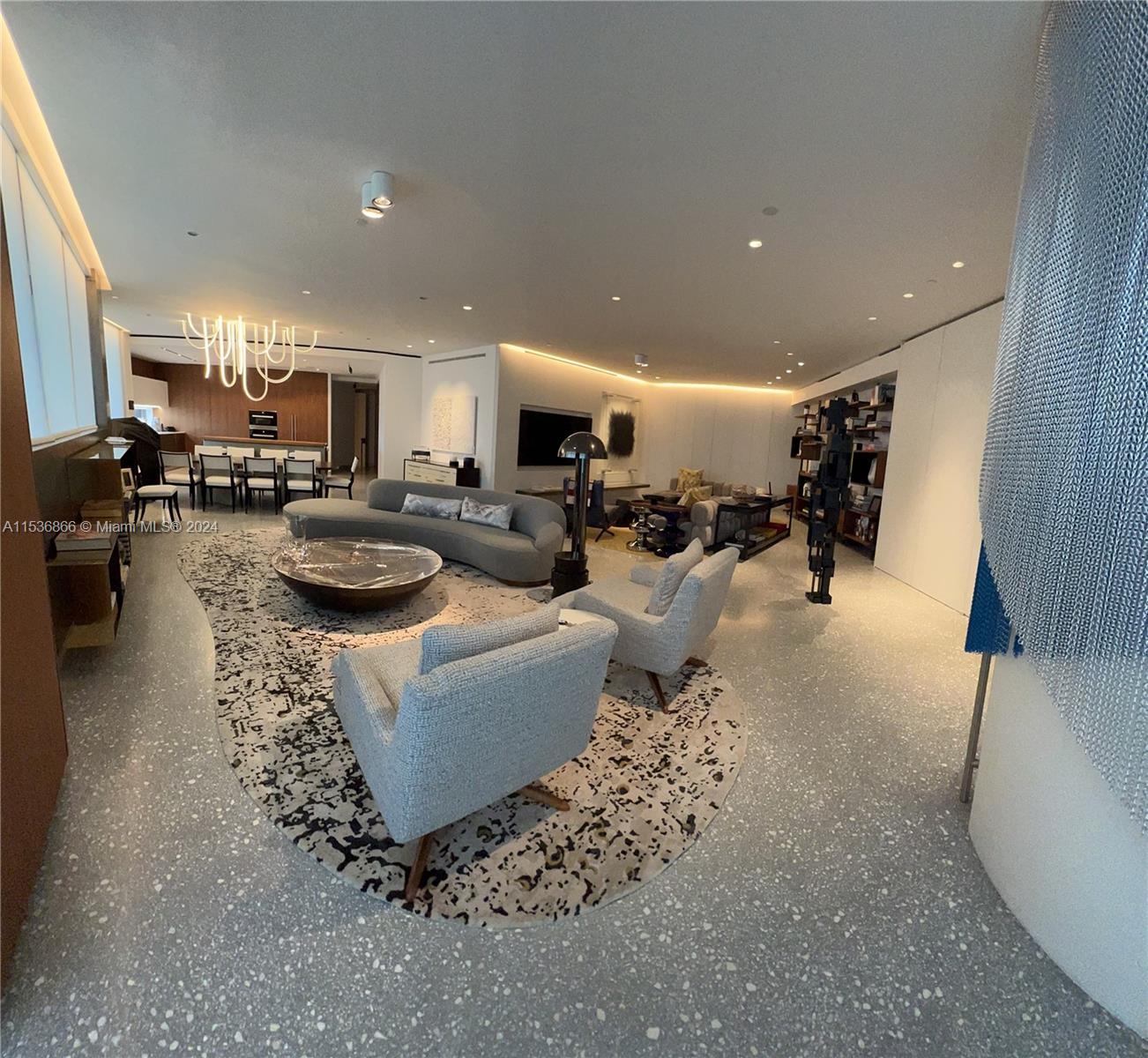 18555 COLLINS AVENUE COND - Residential