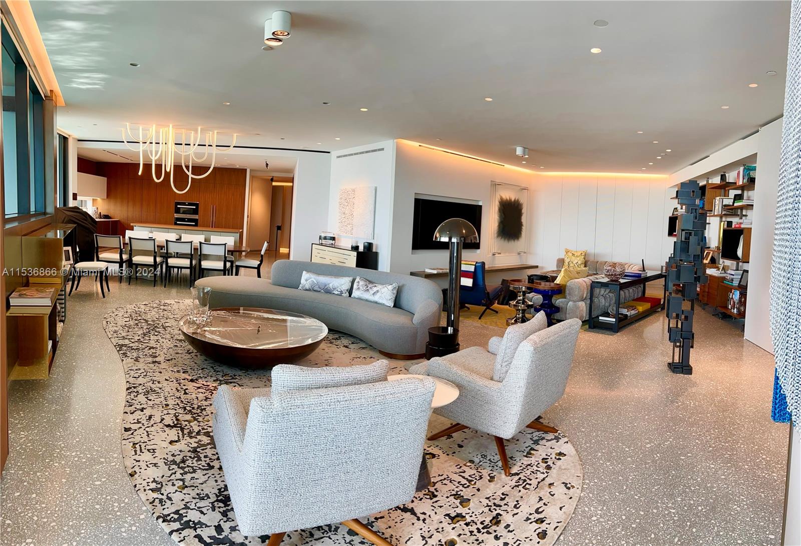 18555 COLLINS AVENUE COND - Residential